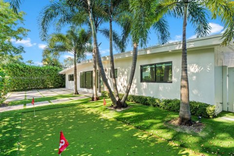 Villa ou maison à vendre à North Miami Beach, Floride: 4 chambres, 241.36 m2 № 1964778 - photo 4