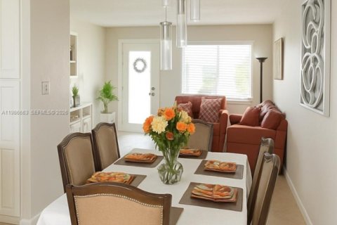 Villa ou maison à vendre à Tamarac, Floride: 2 chambres, 124.67 m2 № 2052469 - photo 5