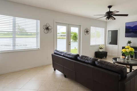 Villa ou maison à vendre à Tamarac, Floride: 2 chambres, 124.67 m2 № 2052469 - photo 8