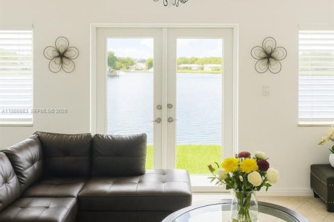 Villa ou maison à vendre à Tamarac, Floride: 2 chambres, 124.67 m2 № 2052469 - photo 10