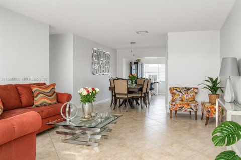 Villa ou maison à vendre à Tamarac, Floride: 2 chambres, 124.67 m2 № 2052469 - photo 7