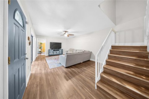 Townhouse in Palm Harbor, Florida 3 bedrooms, 146.04 sq.m. № 2312387 - photo 4
