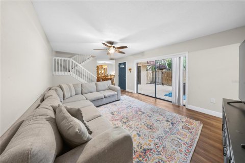 Townhouse in Palm Harbor, Florida 3 bedrooms, 146.04 sq.m. № 2312387 - photo 3