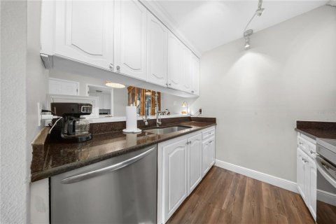 Townhouse in Palm Harbor, Florida 3 bedrooms, 146.04 sq.m. № 2312387 - photo 7
