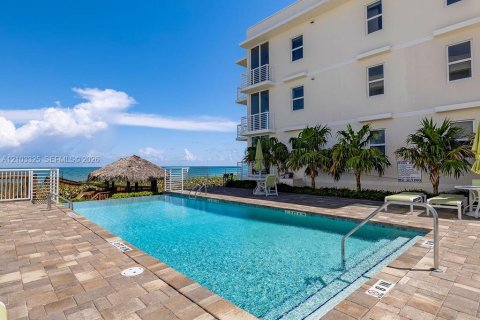 Copropriété à vendre à Hutchinson Island South, Floride: 2 chambres № 2410884 - photo 24