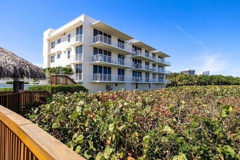Copropriété à vendre à Hutchinson Island South, Floride: 2 chambres № 2410884 - photo 2