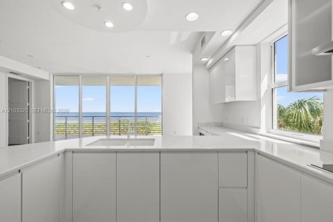 Copropriété à vendre à Hutchinson Island South, Floride: 2 chambres № 2410884 - photo 11