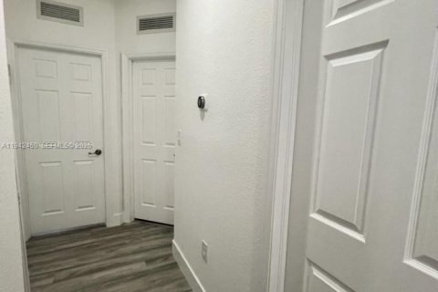 Купить кондоминиум в Дорал, Флорида 3 спальни, 116.69м2, № 2002679 - фото 17