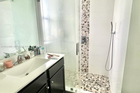 Купить кондоминиум в Дорал, Флорида 3 спальни, 116.69м2, № 2002679 - фото 15