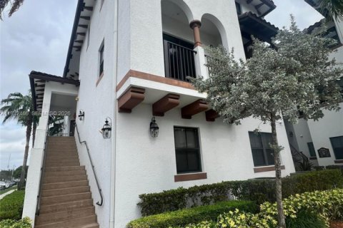 Купить кондоминиум в Дорал, Флорида 3 спальни, 116.69м2, № 2002679 - фото 1