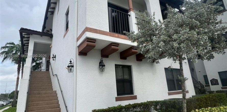 Кондоминиум с 3 спальнями в Дорал, Флорида № 2002679