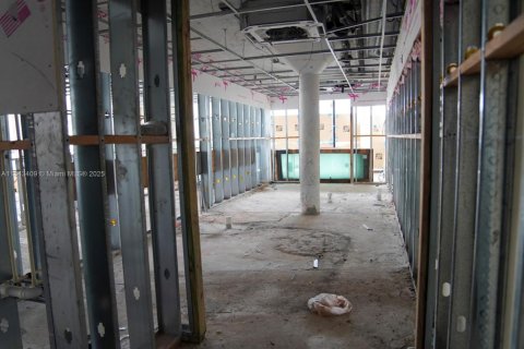 Commercial property in Miami, Florida № 1841315 - photo 30