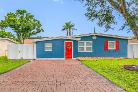 Casa en venta en Pinellas Park, Florida, 3 dormitorios, 138.42 m2 № 1837010 - foto 2