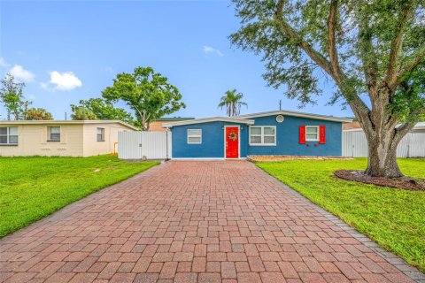 Casa en venta en Pinellas Park, Florida, 3 dormitorios, 138.42 m2 № 1837010 - foto 1