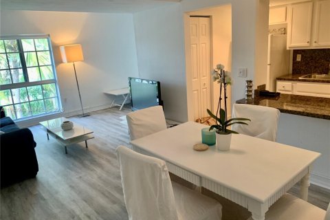 Condo in Key Biscayne, Florida, 2 bedrooms № 2081068 - photo 9