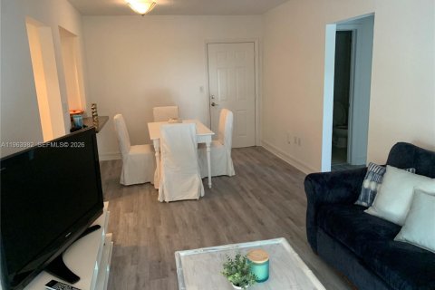 Condo in Key Biscayne, Florida, 2 bedrooms № 2081068 - photo 3