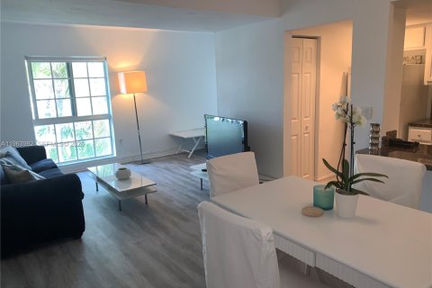 Condo in Key Biscayne, Florida, 2 bedrooms № 2081068 - photo 10
