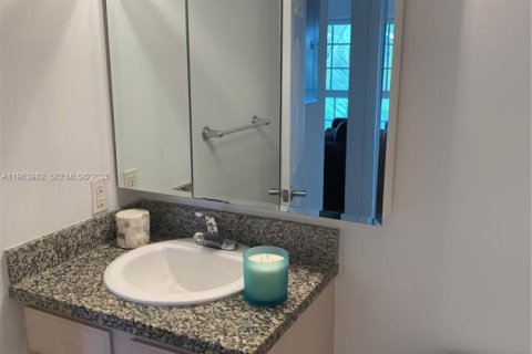 Condo in Key Biscayne, Florida, 2 bedrooms № 2081068 - photo 5