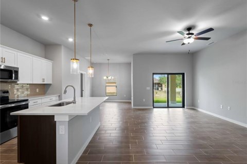 House in Port Charlotte, Florida 4 bedrooms, 158.86 sq.m. № 1109698 - photo 7