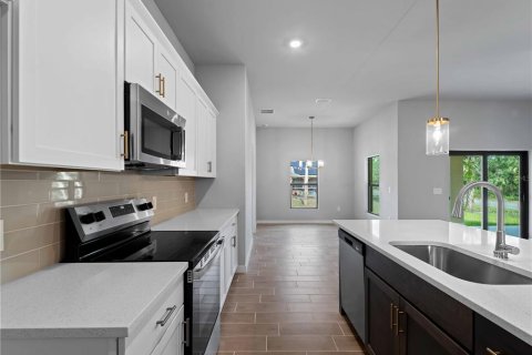 House in Port Charlotte, Florida 4 bedrooms, 158.86 sq.m. № 1109698 - photo 8