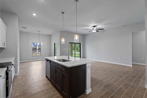 House in Port Charlotte, Florida 4 bedrooms, 158.86 sq.m. № 1109698 - photo 9