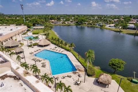 Touwnhouse à vendre à Weston, Floride: 2 chambres, 103.12 m2 № 1893413 - photo 14