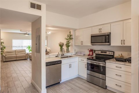 Touwnhouse à vendre à Weston, Floride: 2 chambres, 103.12 m2 № 1893413 - photo 4