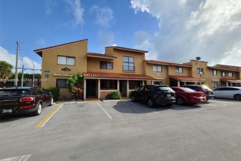 Condo à Hialeah, Floride, 3 chambres  № 1999235