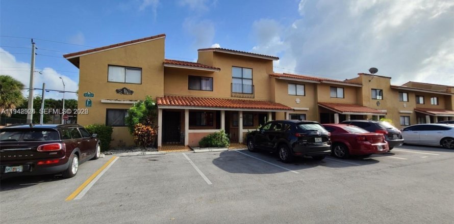 Condo à Hialeah, Floride, 3 chambres  № 1999235
