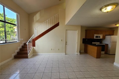 Copropriété à louer à Hialeah, Floride: 3 chambres, 90.3 m2 № 1999235 - photo 5