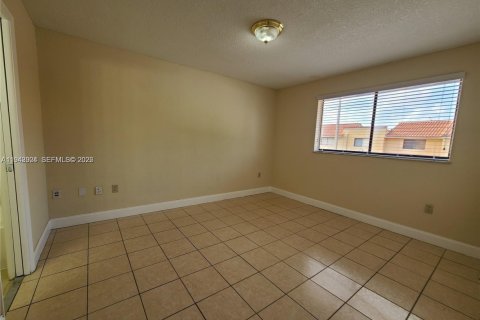 Copropriété à louer à Hialeah, Floride: 3 chambres, 90.3 m2 № 1999235 - photo 8