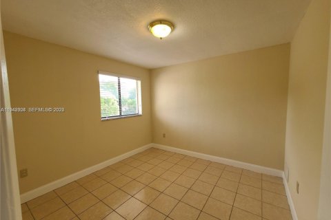 Copropriété à louer à Hialeah, Floride: 3 chambres, 90.3 m2 № 1999235 - photo 7