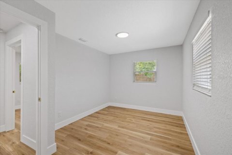 House in Tampa, Florida 4 bedrooms, 90.86 sq.m. № 2227819 - photo 27