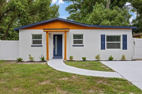 House in Tampa, Florida 4 bedrooms, 90.86 sq.m. № 2227819 - photo 2