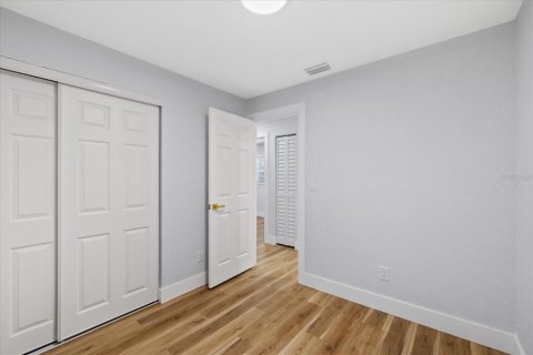 House in Tampa, Florida 4 bedrooms, 90.86 sq.m. № 2227819 - photo 24