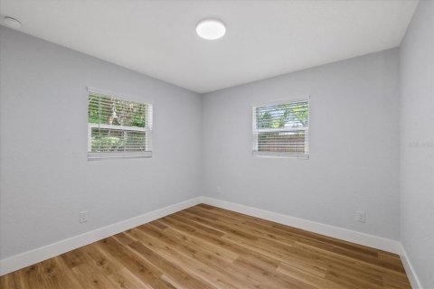 House in Tampa, Florida 4 bedrooms, 90.86 sq.m. № 2227819 - photo 25