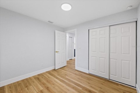 House in Tampa, Florida 4 bedrooms, 90.86 sq.m. № 2227819 - photo 26