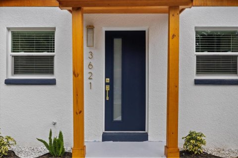 House in Tampa, Florida 4 bedrooms, 90.86 sq.m. № 2227819 - photo 3