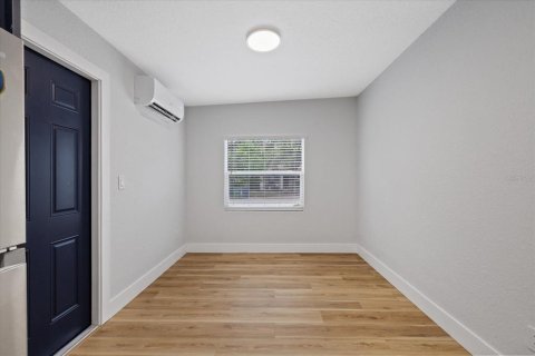 House in Tampa, Florida 4 bedrooms, 90.86 sq.m. № 2227819 - photo 15