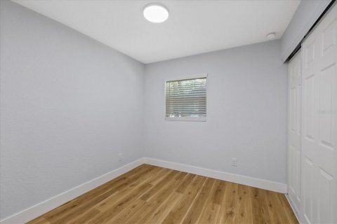 House in Tampa, Florida 4 bedrooms, 90.86 sq.m. № 2227819 - photo 23