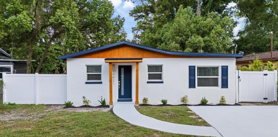 House in Tampa, Florida 4 bedrooms, 90.86 sq.m. № 2227819