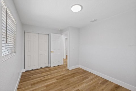 House in Tampa, Florida 4 bedrooms, 90.86 sq.m. № 2227819 - photo 28
