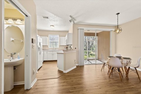 Townhouse in Seffner, Florida 2 bedrooms, 105.91 sq.m. № 1577282 - photo 6