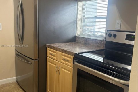 Condo in Miramar, Florida, 2 bedrooms  № 1928579 - photo 8