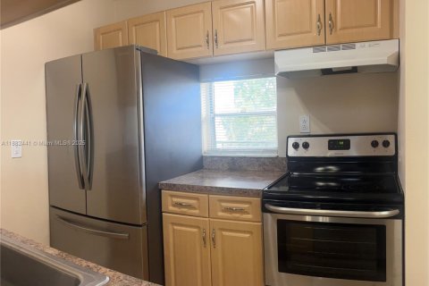 Condo in Miramar, Florida, 2 bedrooms  № 1928579 - photo 7