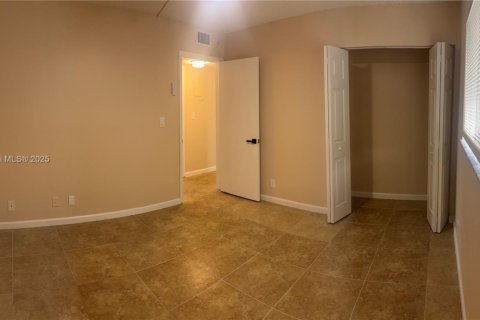 Condo in Miramar, Florida, 2 bedrooms  № 1928579 - photo 4