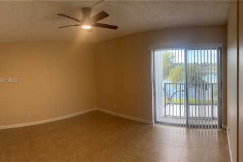 Condo in Miramar, Florida, 2 bedrooms  № 1928579 - photo 3
