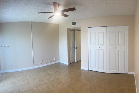 Condo in Miramar, Florida, 2 bedrooms  № 1928579 - photo 6