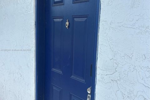 Condo in Miramar, Florida, 2 bedrooms  № 1928579 - photo 11
