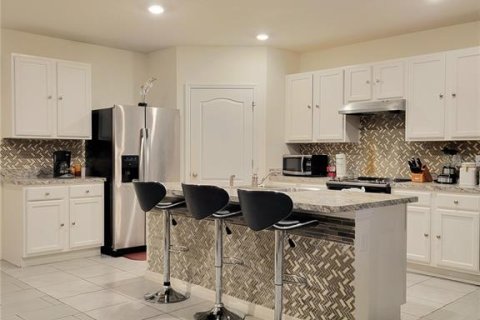 House in Davenport, Florida 5 bedrooms, 250.46 sq.m. № 1721766 - photo 8